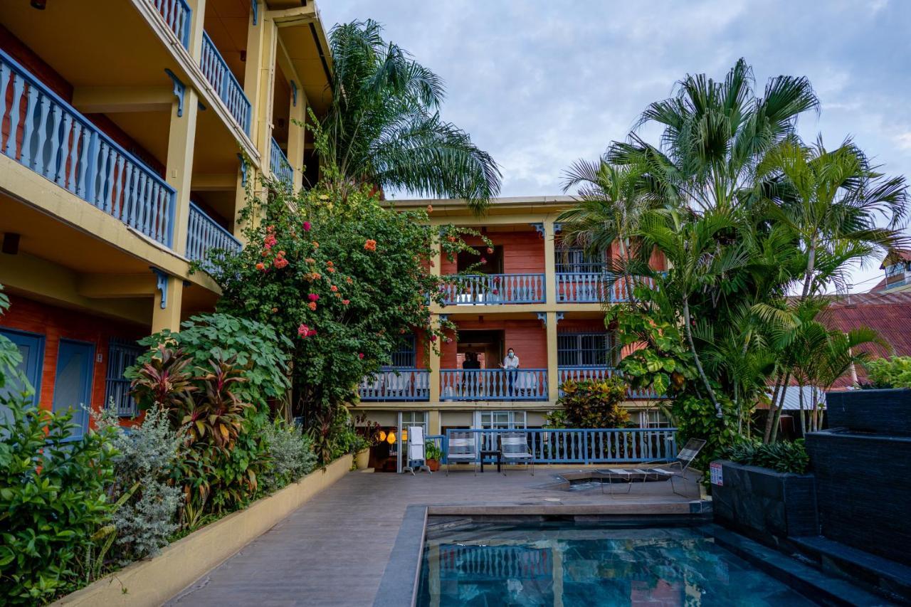 Hotel Casona De La Isla Flores Exteriör bild